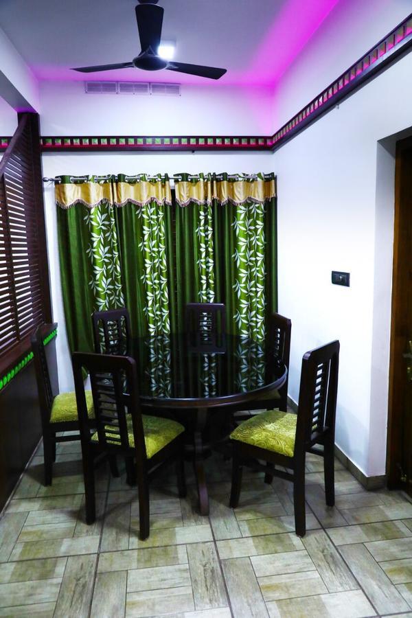 Hotel Sri Lakshmi Gardens Thekkady Exterior foto